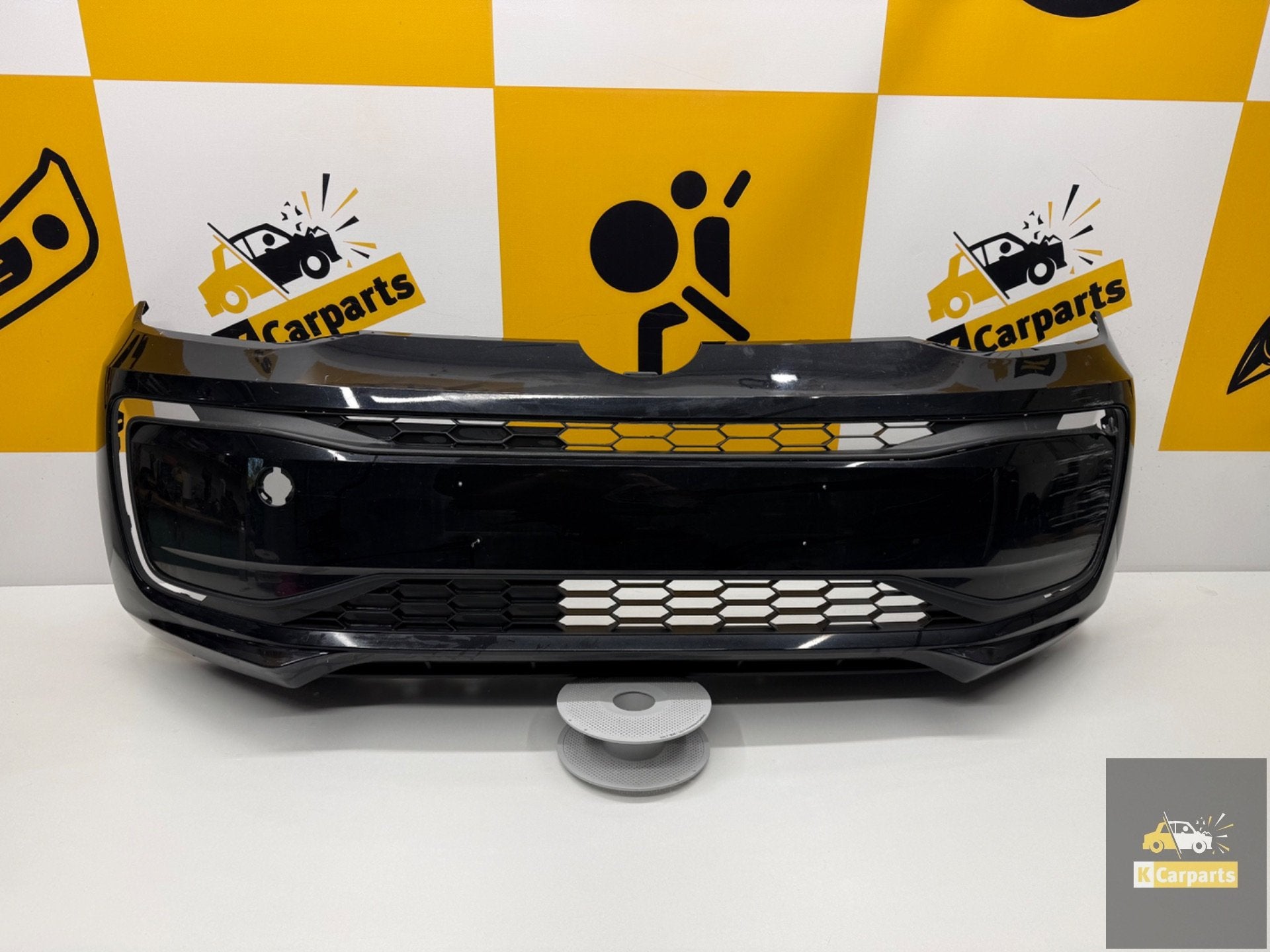 Voorbumper VW Up! facelift 2016-2023 1S0807221F, Gebruikt, Volkswagen AG, Vw@volkswagen.de, Bumper
