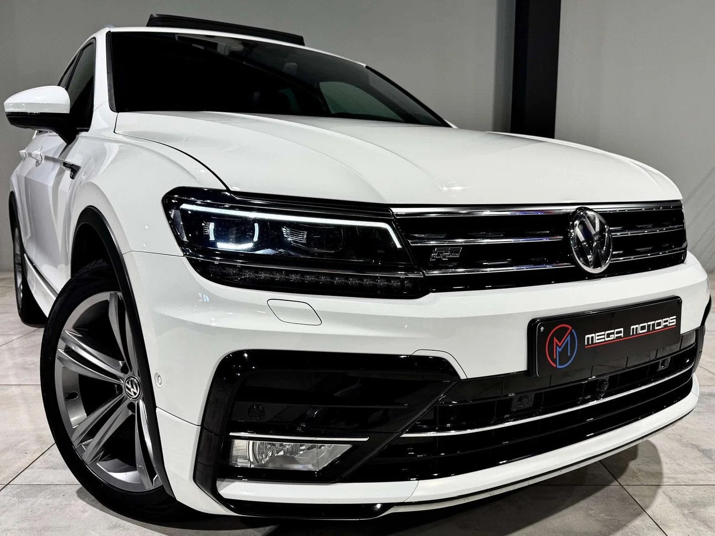 Volkswagen Tiguan 2.0 TDi 150CV R-LiNE" BAUTO+F1 PANO CARPLA, Auto's, Automaat, 4 cilinders, https://public.car-pass.be/vhr/6caeac55-22d7-456c-a8e0-9c2410b80258