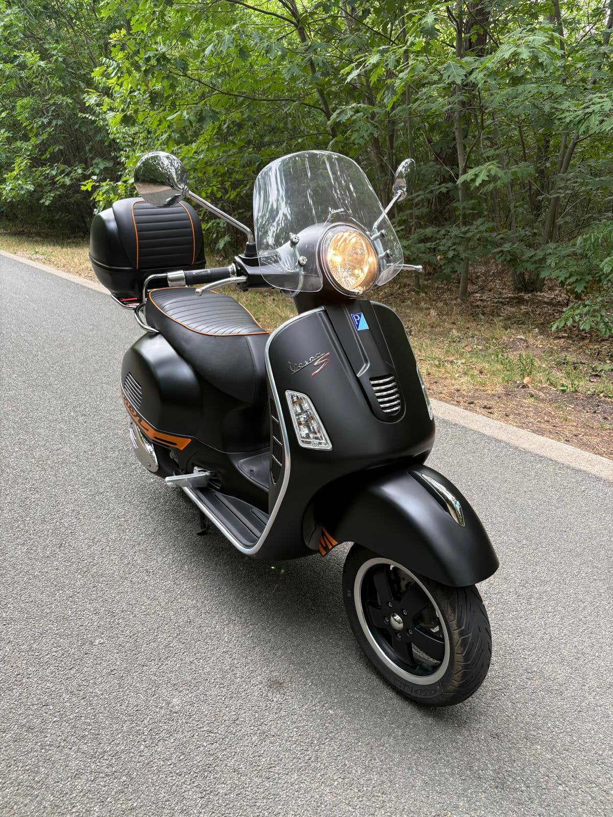 Vespa GTS super sport 125 cc weinig km, Fietsen en Brommers, Ophalen, Zo goed als nieuw