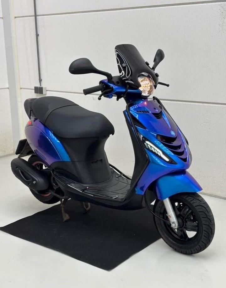 Piaggio Zip 4T I-Get 2018 Glans Air Blauw FULL OPTION 45km, Fietsen en Brommers, Ophalen of Verzenden, Zo goed als nieuw