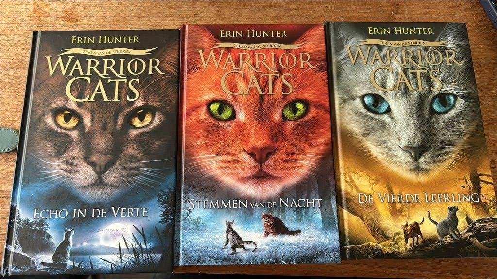 Warrior cats – boek deel 1,2 en 3 van serie 4, Boeken, Ophalen of Verzenden, Zo goed als nieuw, Erin Hunter