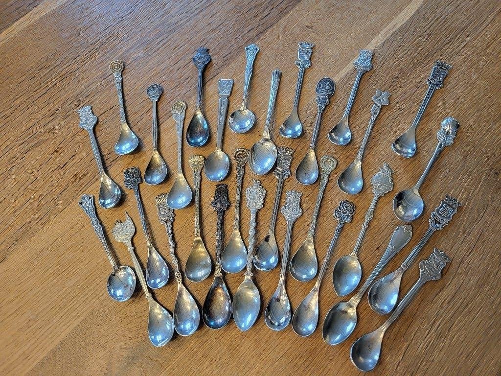 60 souvenir lepeltjes, Antiek en Kunst, Antiek | Bestek, Ophalen of Verzenden