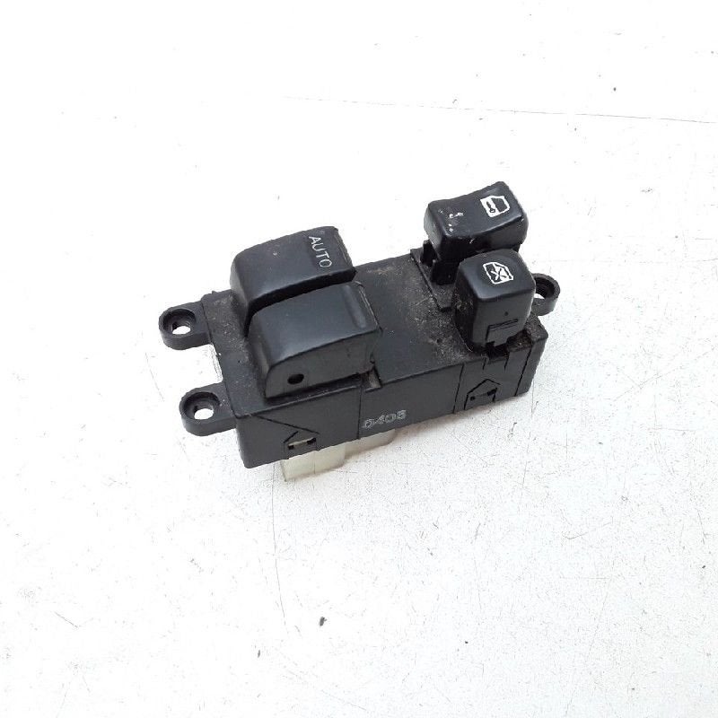 RAAMSCHAKELAAR Nissan Almera (N16) (01-2000/11-2006), Gebruikt, Nissan
