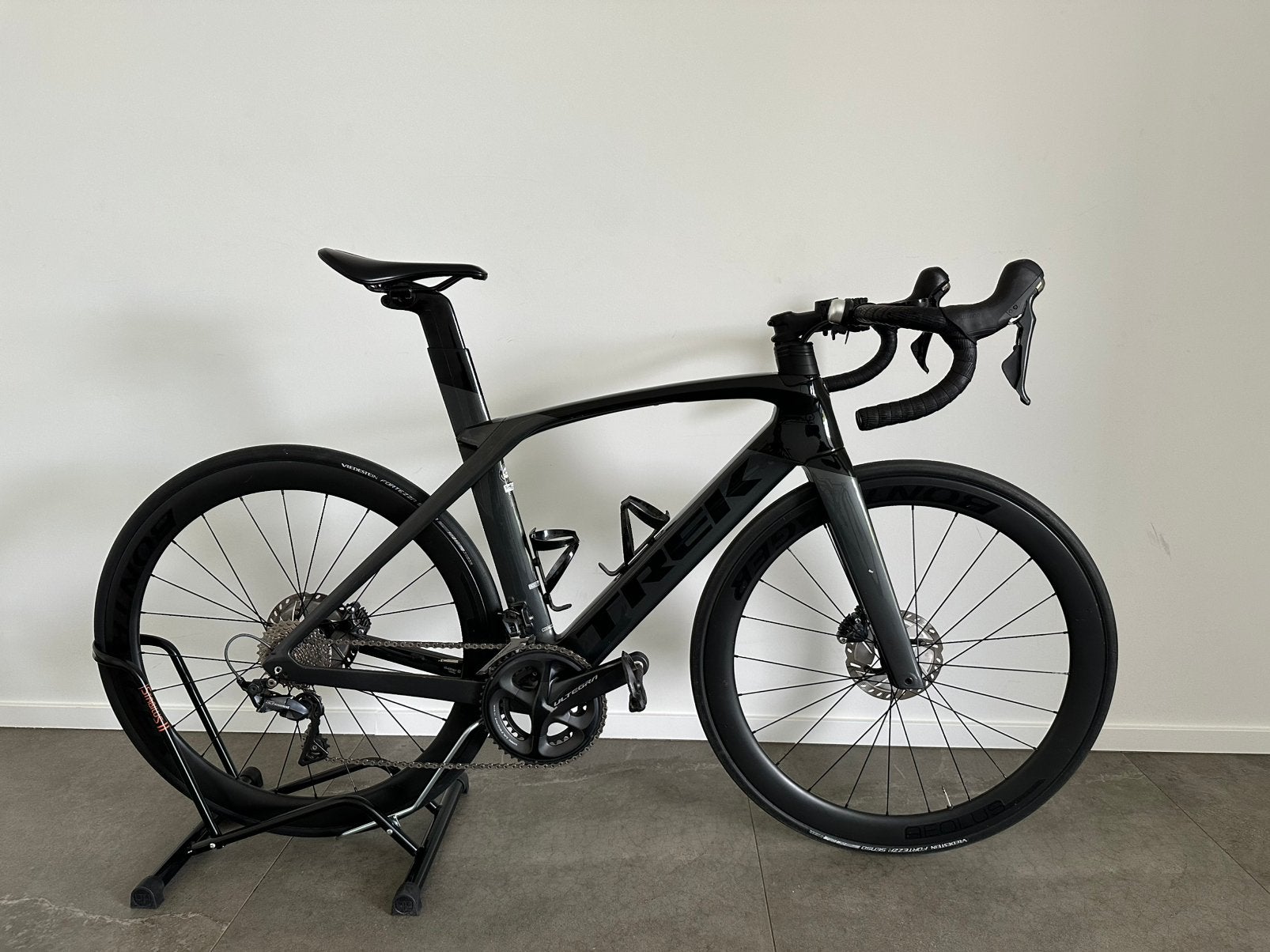 Koersfiets zwart merk TREK Madone SL 6 Disc 54, Sport en Fitness, Ophalen, Zo goed als nieuw, Overige typen