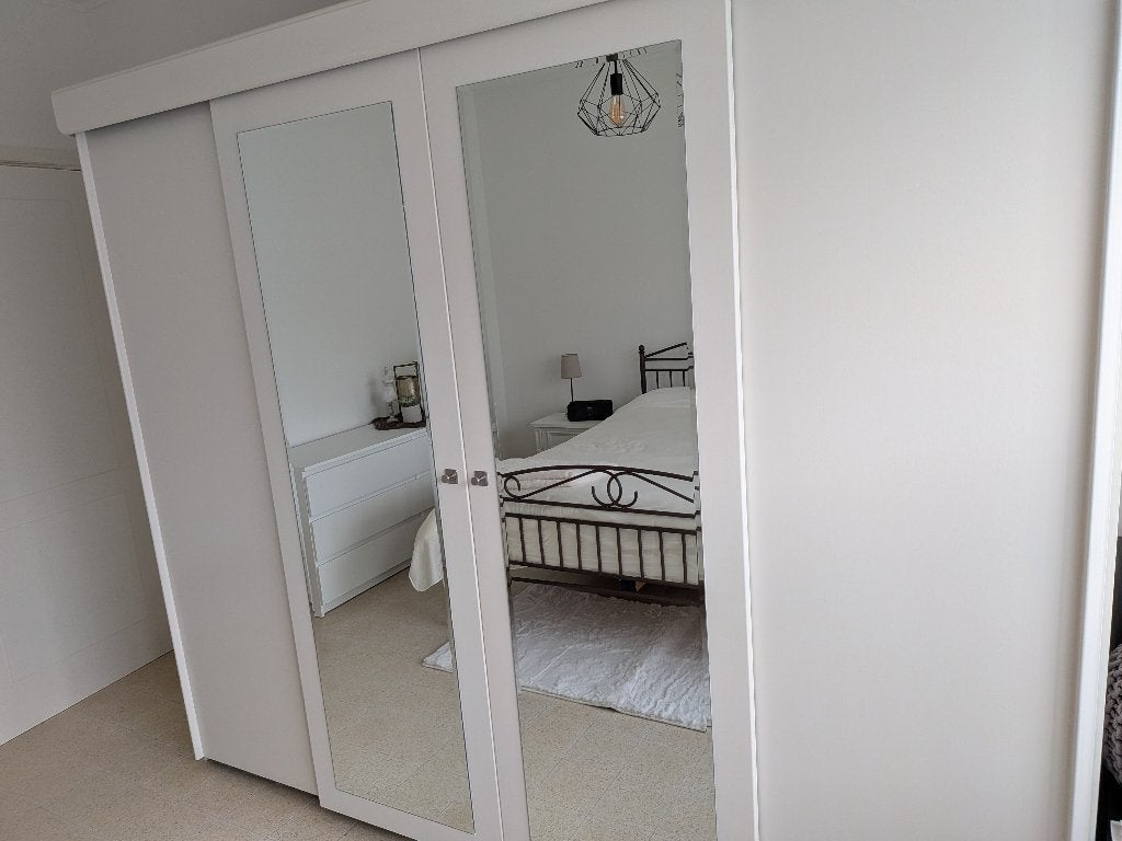 Mooie witte kleerkast met spiegels en schuifdeuren, Ophalen, Met deur(en), Gebruikt, 200 cm of meer