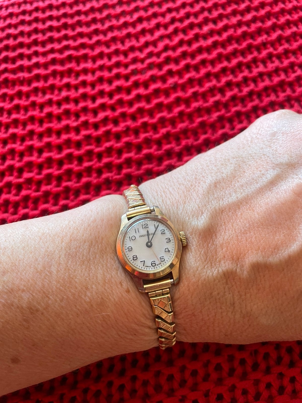 Montre vintage 1960’s femme metal bracelet élastique, Enlèvement ou Envoi, Acier, Montre-bracelet, Autres marques