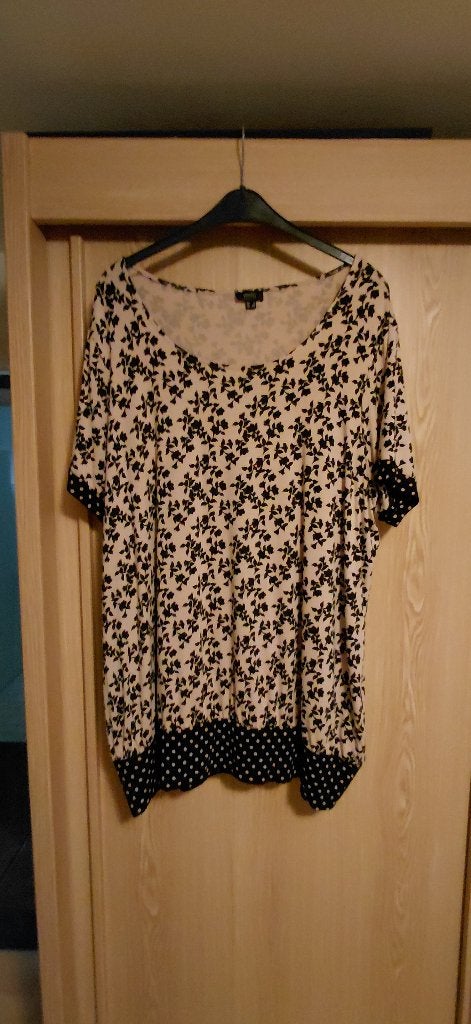 tuniek merk ; Yesta korte mouw maat50-52, Kleding | Dames, Grote Maten, Yesta, Ophalen of Verzenden, Gedragen, Blouse of Tuniek