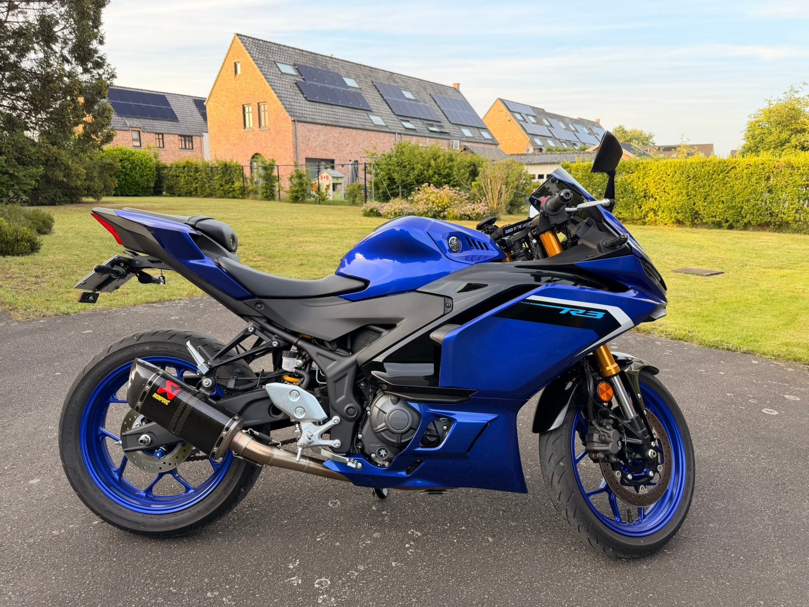 Yamaha yzf r3 2025 + akrapovic full line 4000km!!!, Motos, Motos | Yamaha, Particulier, Super Sport, 12 à 35 kW, 2 cylindres, Permis Moto A2 minimum