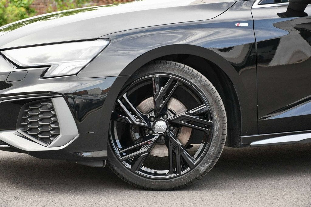 Audi A3 A3 Sportback 35 TFSI *S-LINE*LED*SPORTSEATS*CARPLAY*, Auto's, Audi, Stof, 4 cilinders, Zwart, Bedrijf