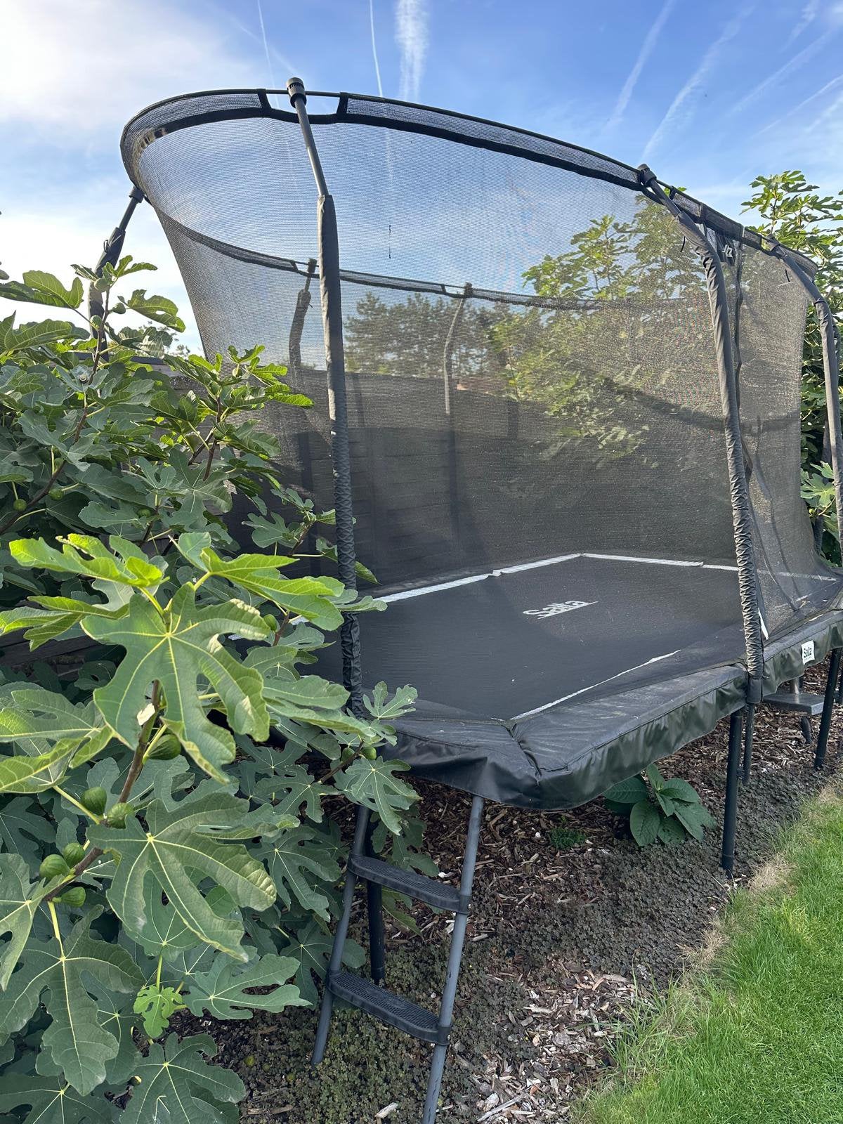 Mooie rechthoekige Salta Premium Black Edition trampoline, Kinderen en Baby's, Ophalen, Zo goed als nieuw