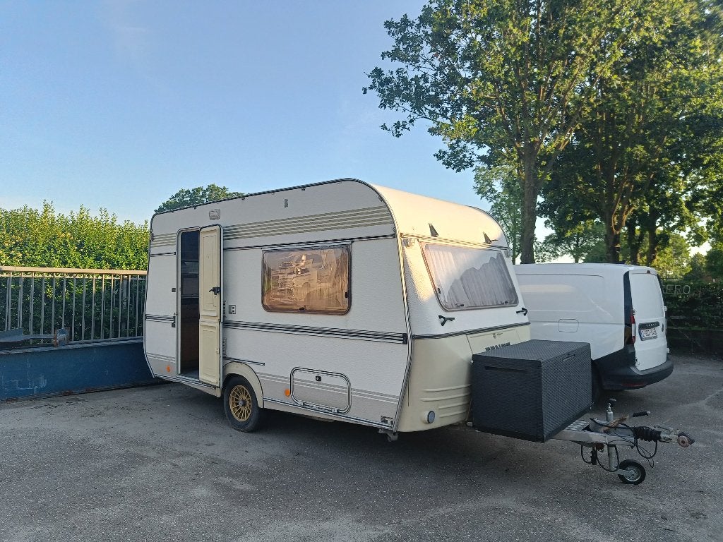 Fendt caravan - met papieren, Caravanes & Camping, Caravanes, Particulier, jusqu'à 2, 1000 - 1250 kg, Fendt, 4 à 5 mètres, Réfrigérateur