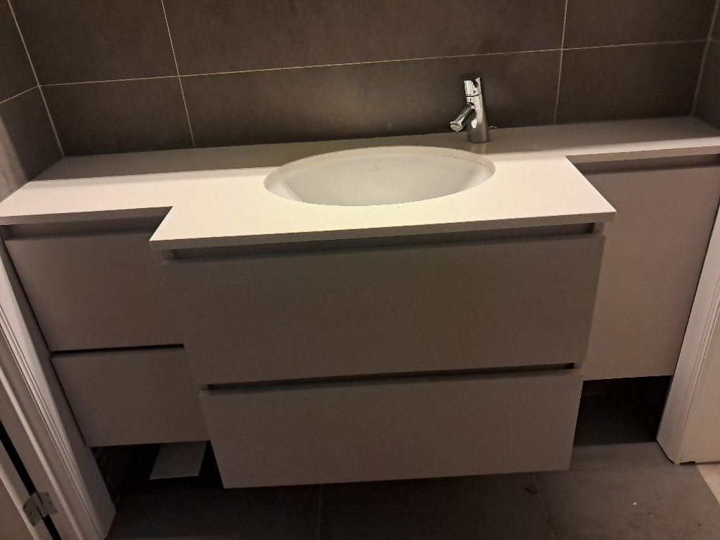 badkamerkast gratis, op maat gemaakt, kleurtint grijs/ taupe, Huis en Inrichting, Badkamer | Badkamermeubels, Ophalen, Gebruikt