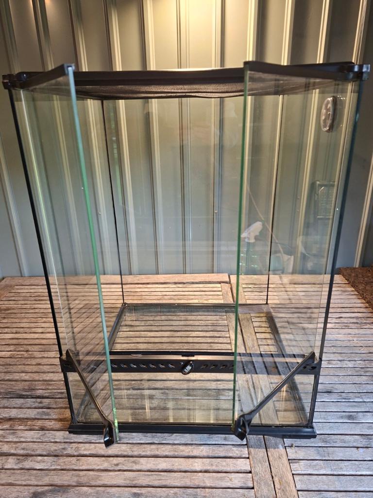 A vendre terrarium exo terra