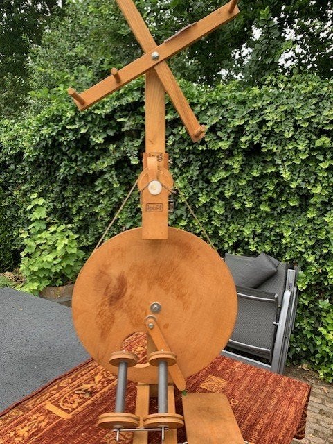 LOUET SPINNEWIEWL MET WOLMOLEWN, Hobby en Vrije tijd, Spinnewielen en Spinnen, Ophalen of Verzenden, Zo goed als nieuw, Spinnewiel