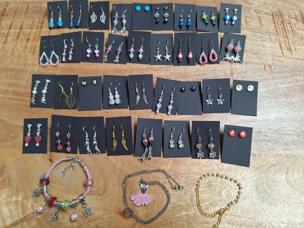 Lot met 35 Paar Kinder Oorbellen + 2 armbandjes +1 ketting, Ophalen, Nieuw