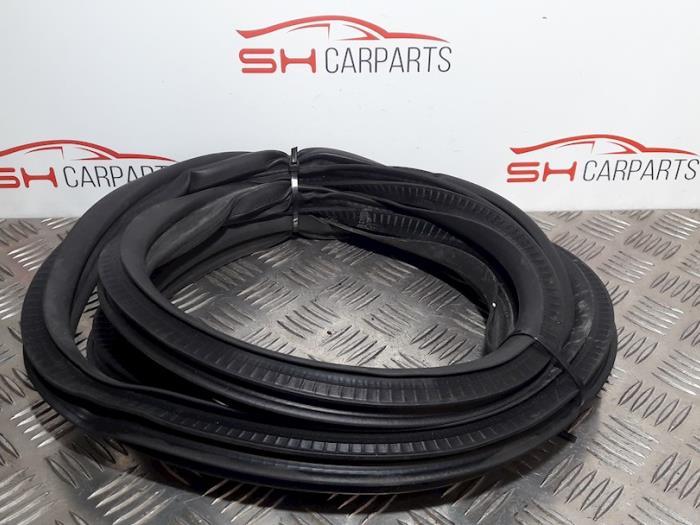 Portierrubber 4Deurs rechts-voor van een Opel Corsa, Auto-onderdelen, Gebruikt, -, -, Opel