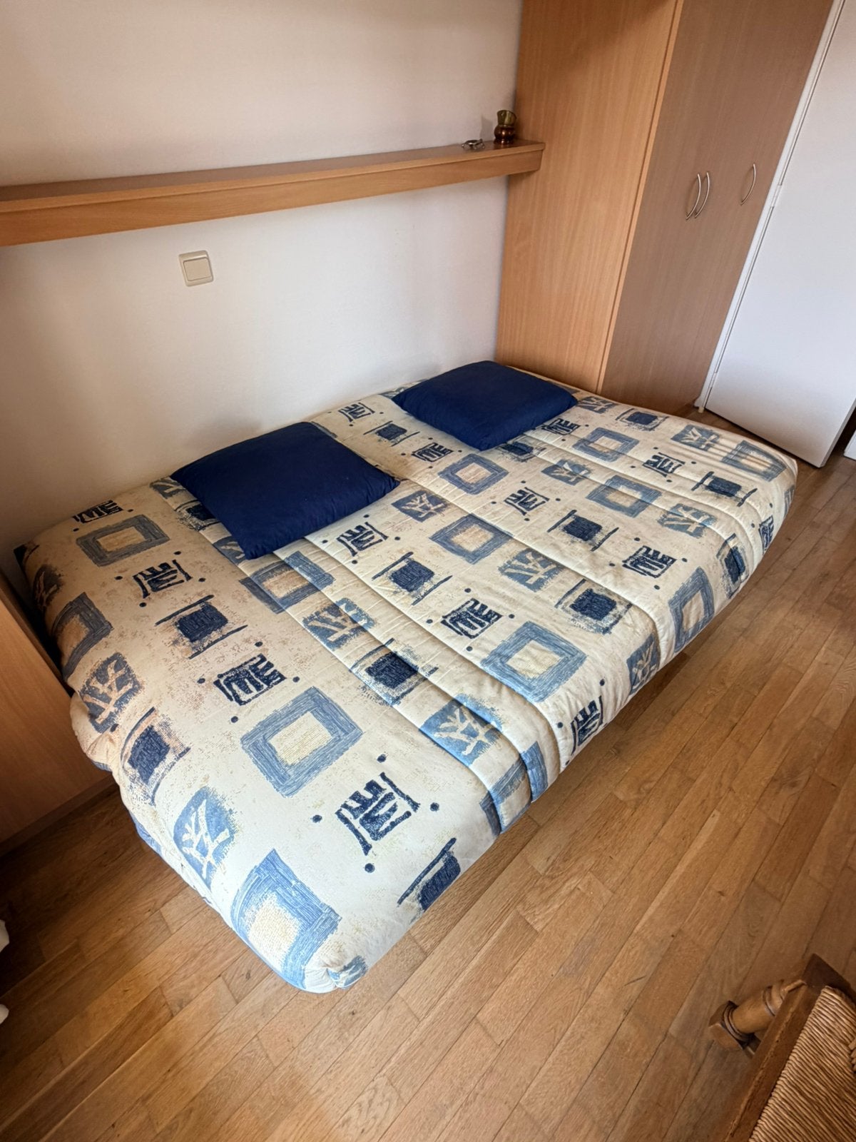 Zetelbed met bergruimte, Ophalen, Zo goed als nieuw