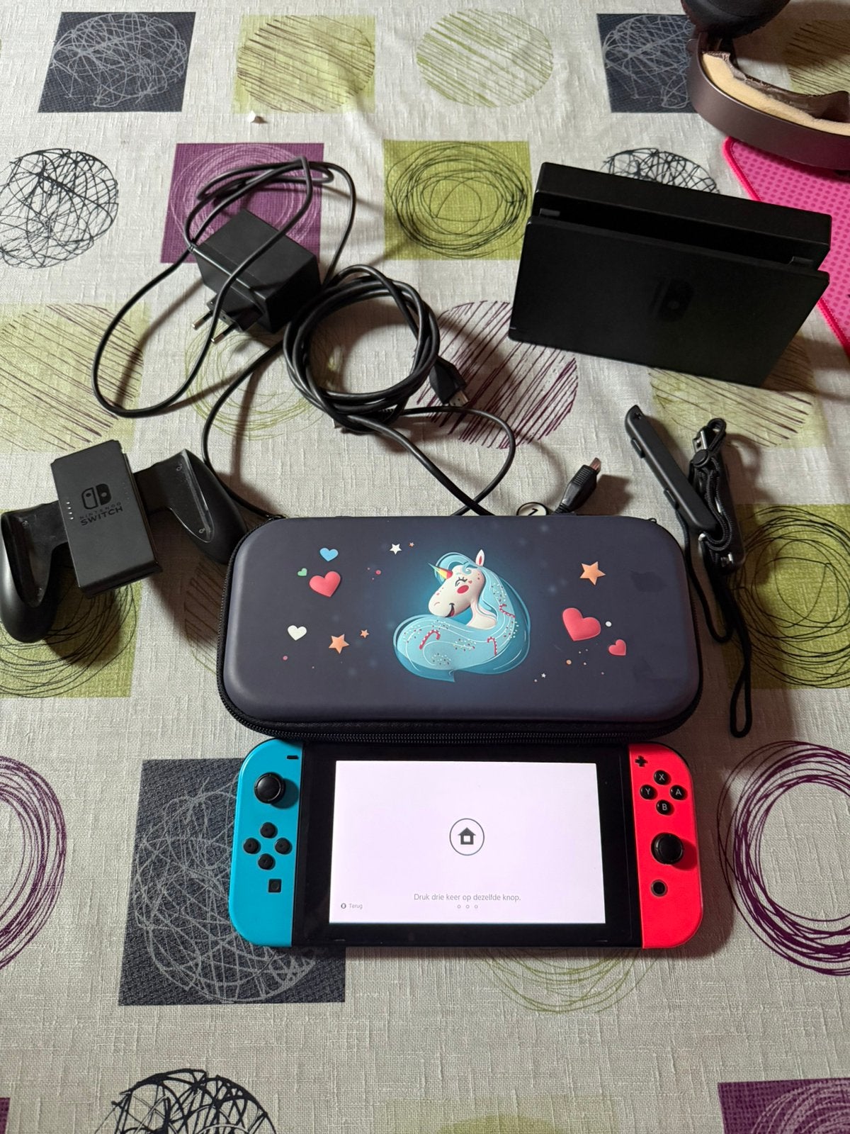 Nintdo switch console met 5 games, Games en Spelcomputers, Spelcomputers | Nintendo Switch, Zo goed als nieuw, Switch 2019 Upgrade