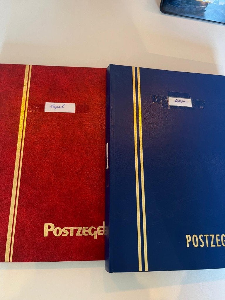 2 Postzegelalbums Filipijnen en Nepal, Ophalen of Verzenden