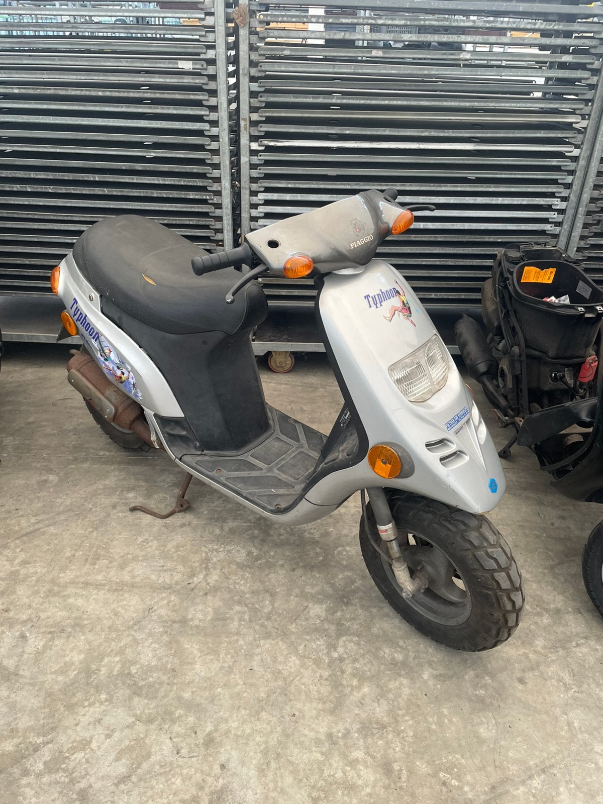 piaggio typhoon b klasse met papieren, Fietsen en Brommers, Ophalen, Zo goed als nieuw