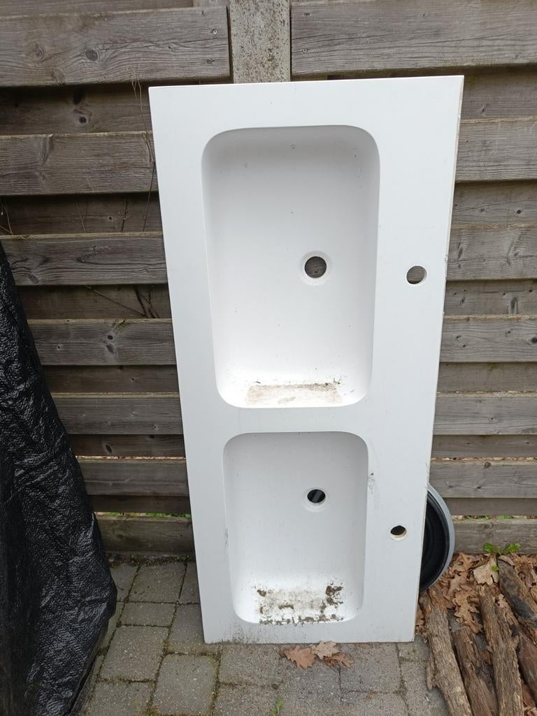 Dubbele wastafel, Ophalen