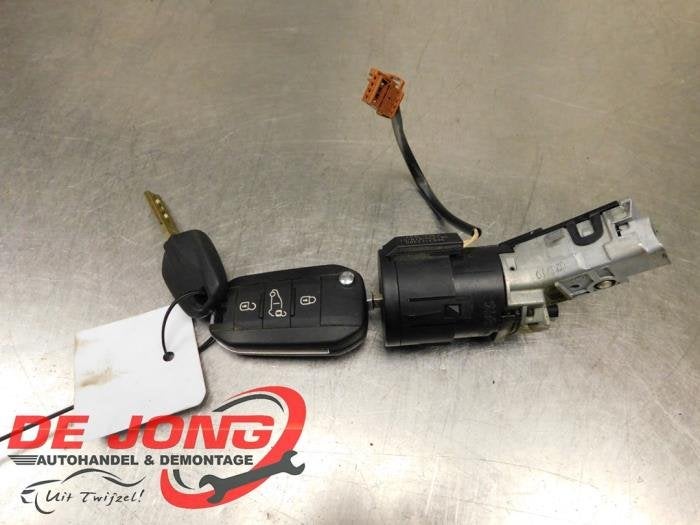 Serrure de contact + clé d'un Peugeot Partner, Autos : Pièces & Accessoires, -, 3 mois de garantie, Utilisé, -