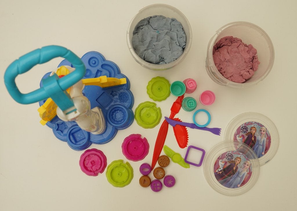 play doh ijsjeskraam en frozen, Ophalen of Verzenden, Gebruikt, Knutselmateriaal, Overige merken