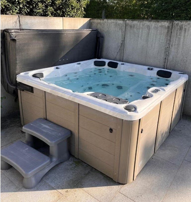Jacuzzi Napoli - 5 zitplaatsen + 1 ligplaats, Tuin en Terras, Ophalen, Gebruikt, Vast
