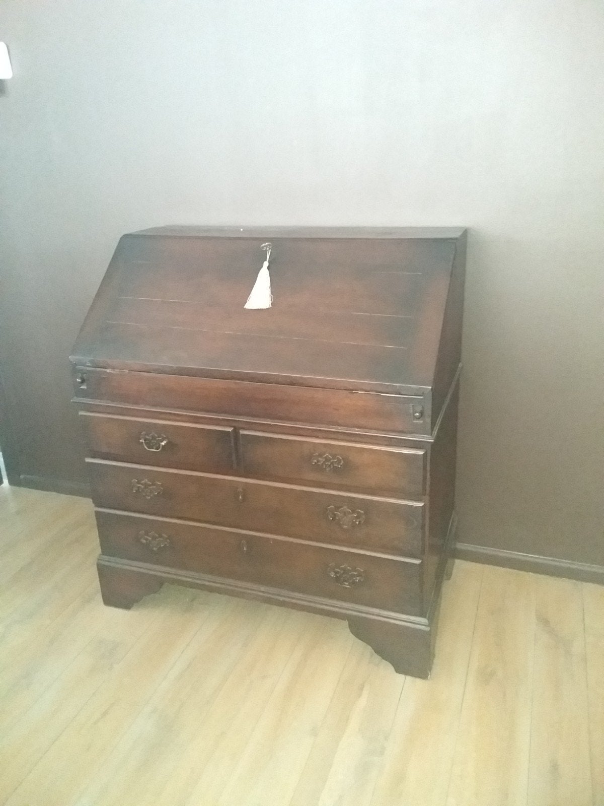 Engelse eiken kast,bureau,ronde tafel en zes stoelen, Ophalen