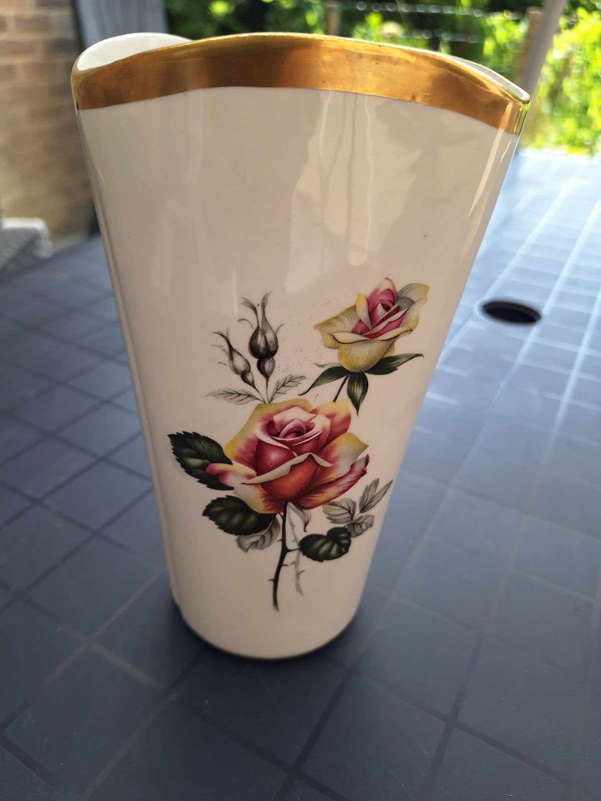 vase porcelaine de Bruxelles, Enlèvement
