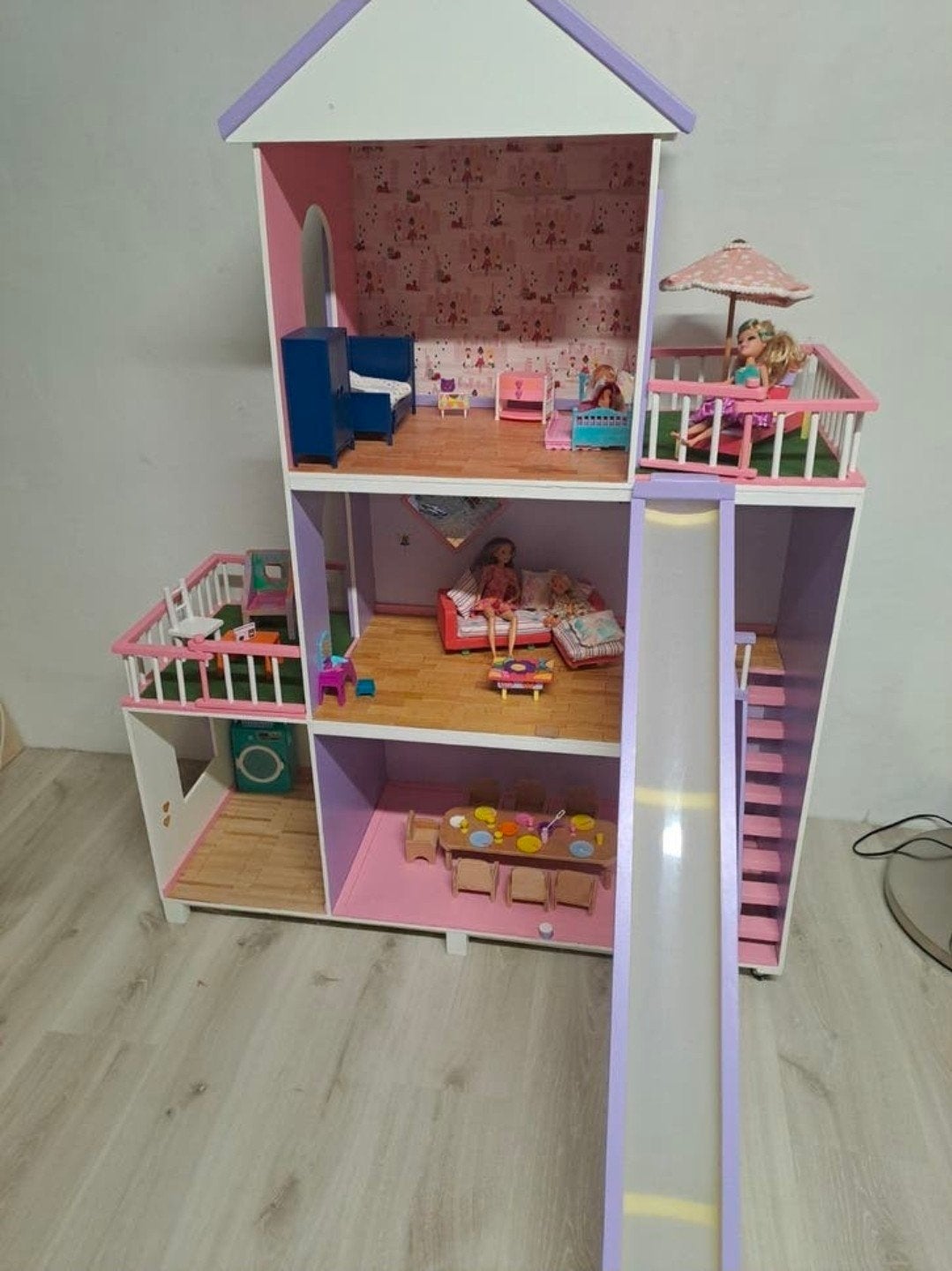 Groot houten poppenhuis, Ophalen, Poppenhuis