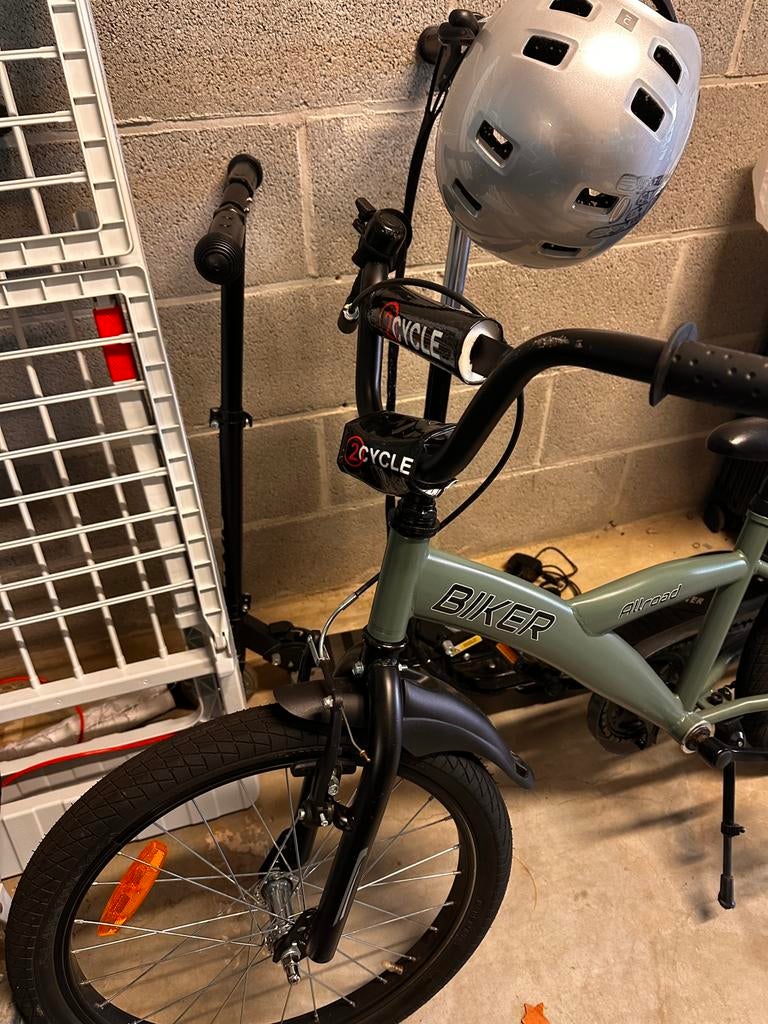 Jongens fiets + Helm, Ophalen, Zo goed als nieuw