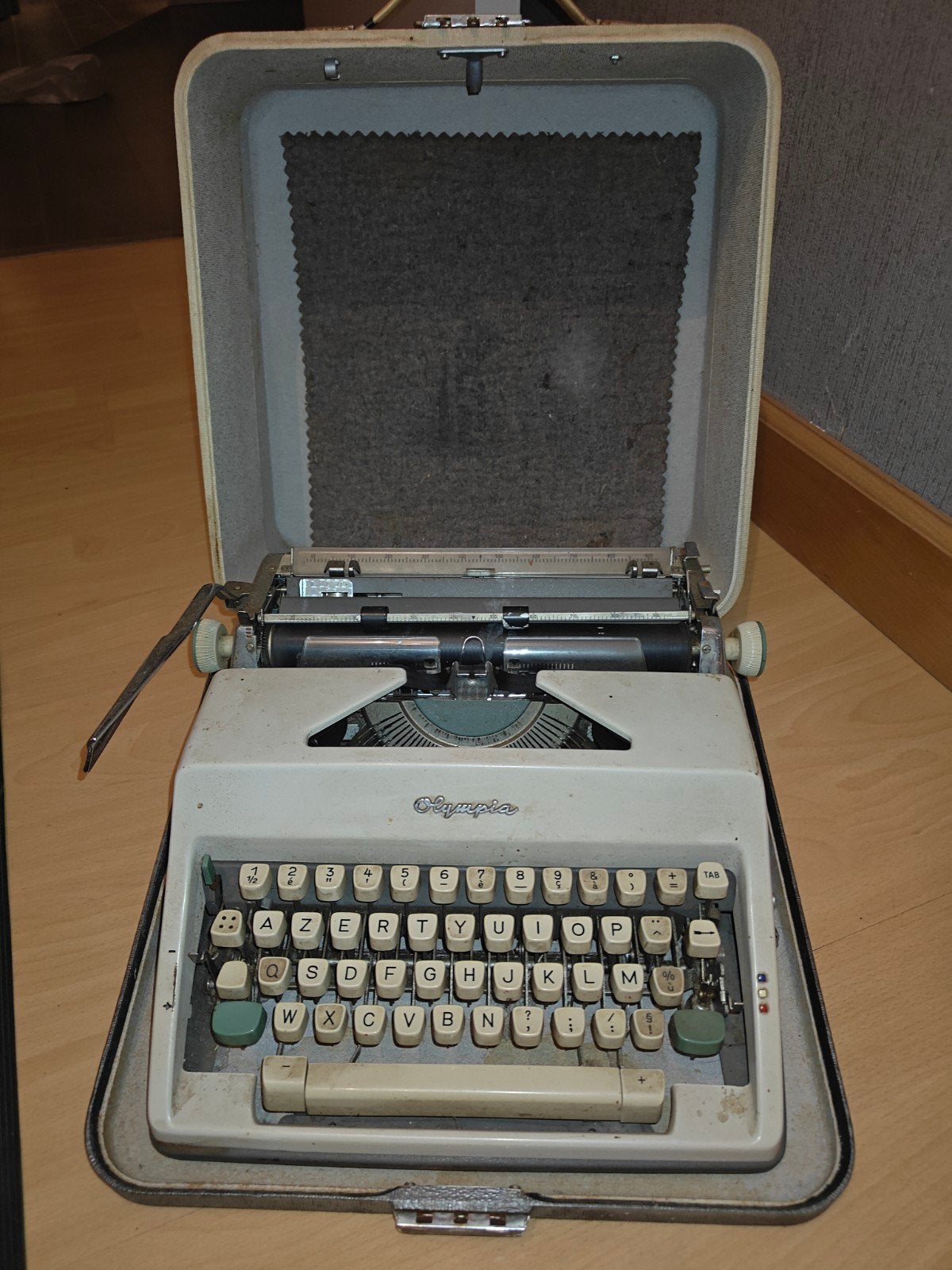 vintage Olympia typmachine, Ophalen