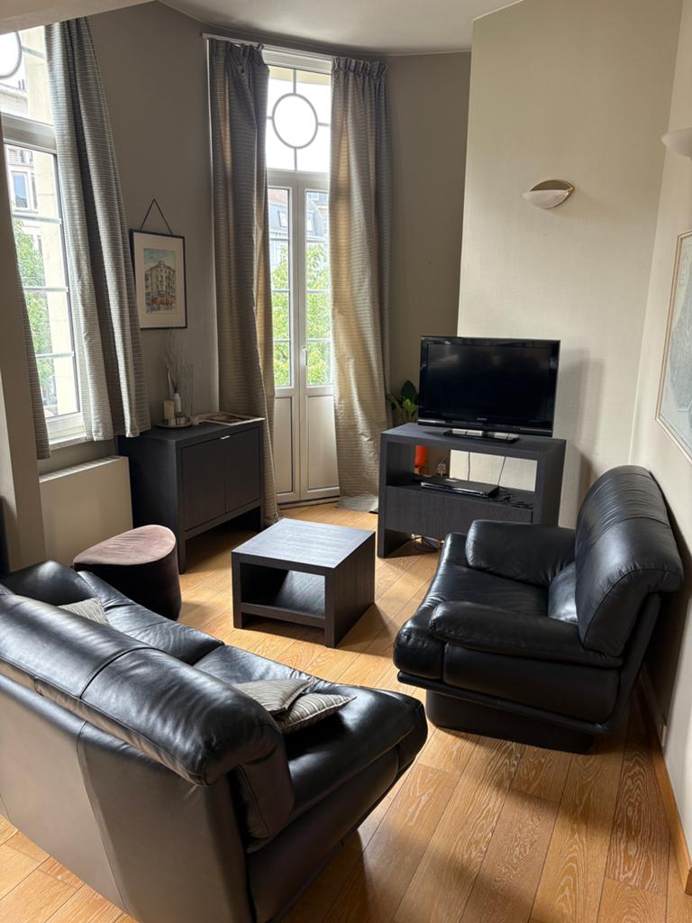 Zitplaats: 2 fauteuils + salontafel + kast + tv-meubel, Ophalen, Zo goed als nieuw