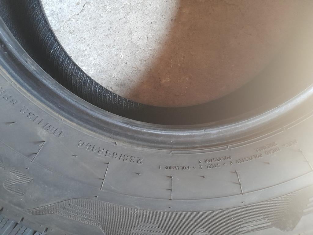 2 pneus 235 65 R16 C, Enlèvement ou Envoi