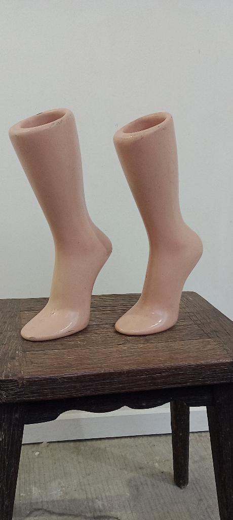 Paire de présentoirs jambes vintage en bois (32 cm), Antiquités & Art, Antiquités | Vêtements et Textile, Enlèvement ou Envoi