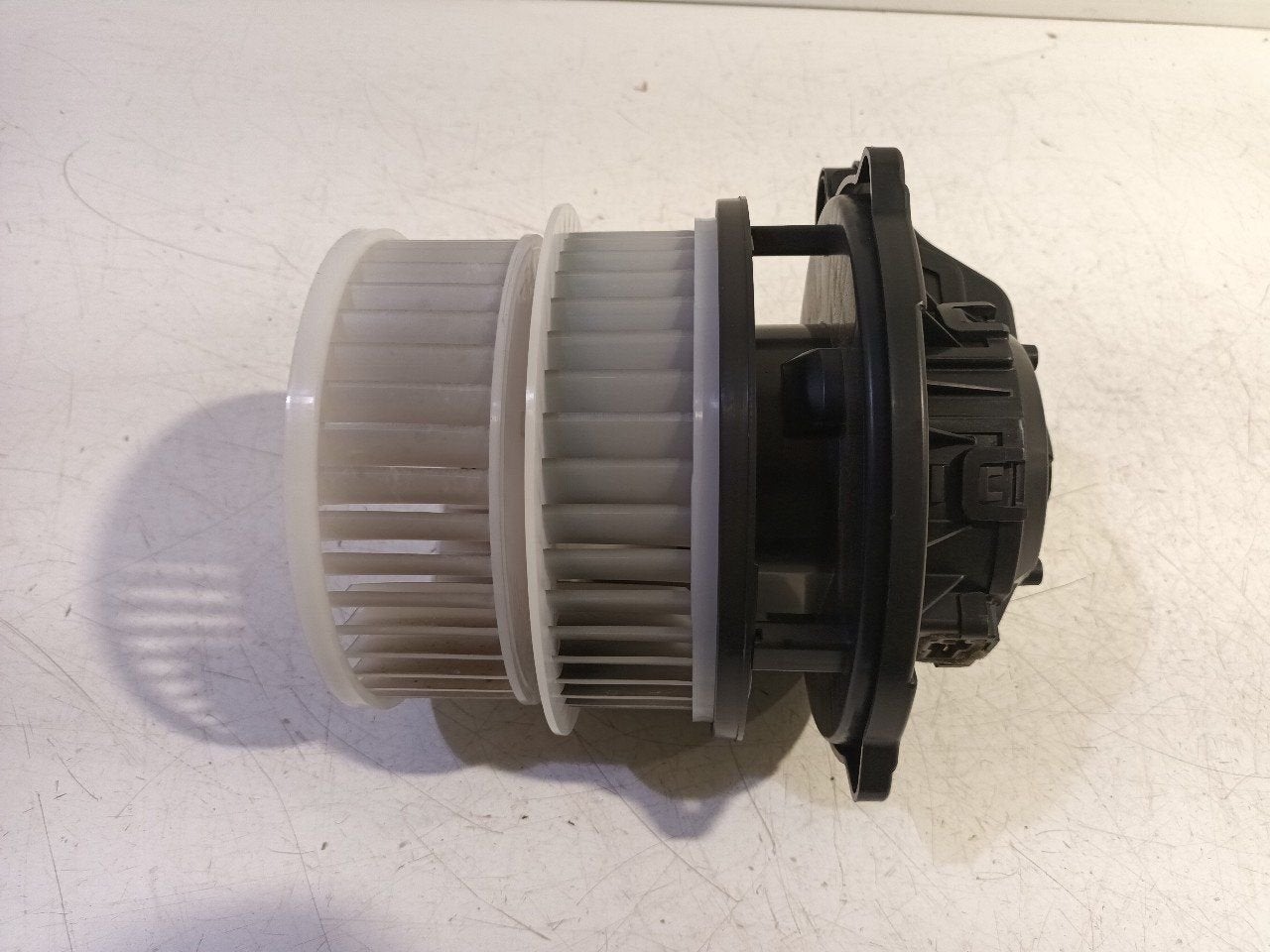 Kachel ventilator motor Hyundai Santa Fe, Onderdelen@venauto.nl, Van der Ven Autorecycling B.V., Gebruikt, Ettenseweg 76, 4706 PB Roosendaal, The Netherlands