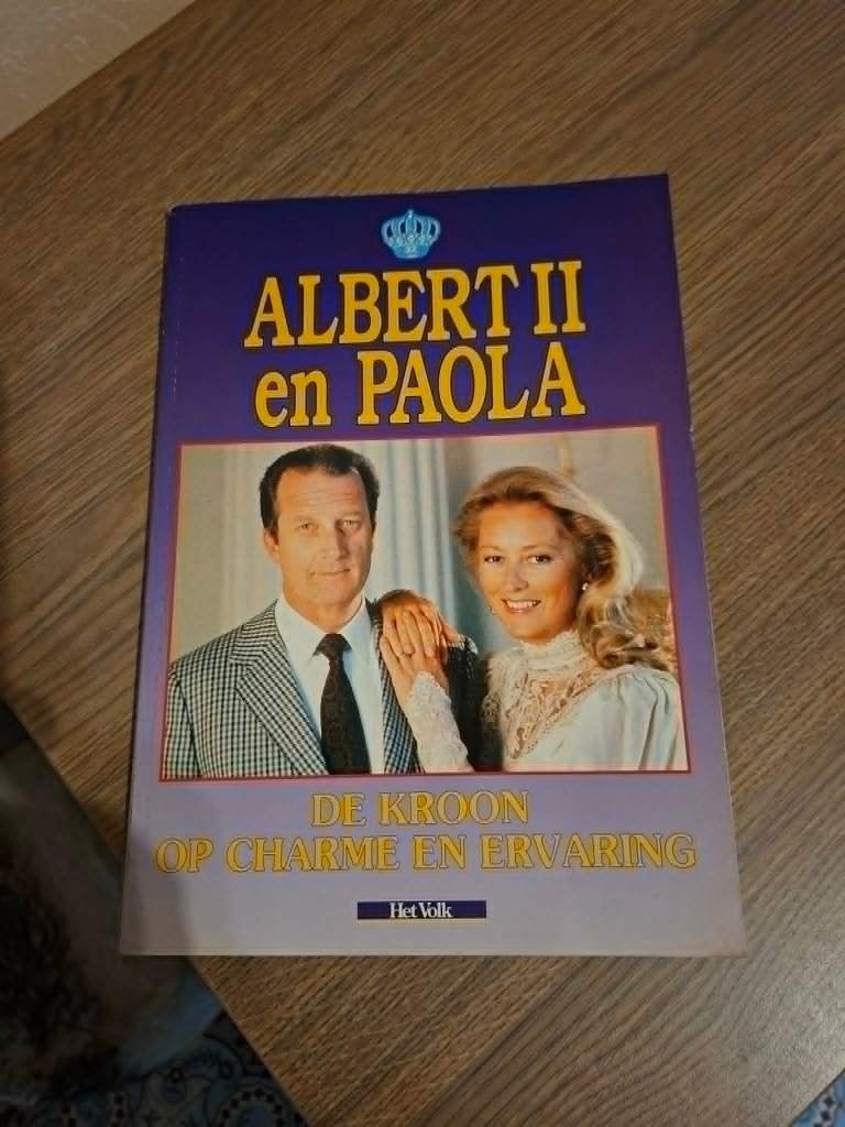 Albert II en Paola; De kroon op charme en ervaring., Verzamelen, Ophalen of Verzenden, Gebruikt, Tijdschrift of Boek