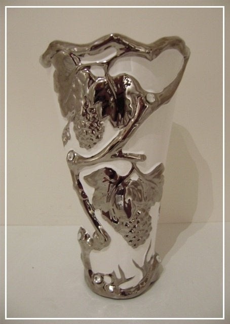 DESIGN : Vaas in wit émail & chroom met 5 Strass-steentjes, Antiek en Kunst, Ophalen, Wit, Vaas, 34 cm