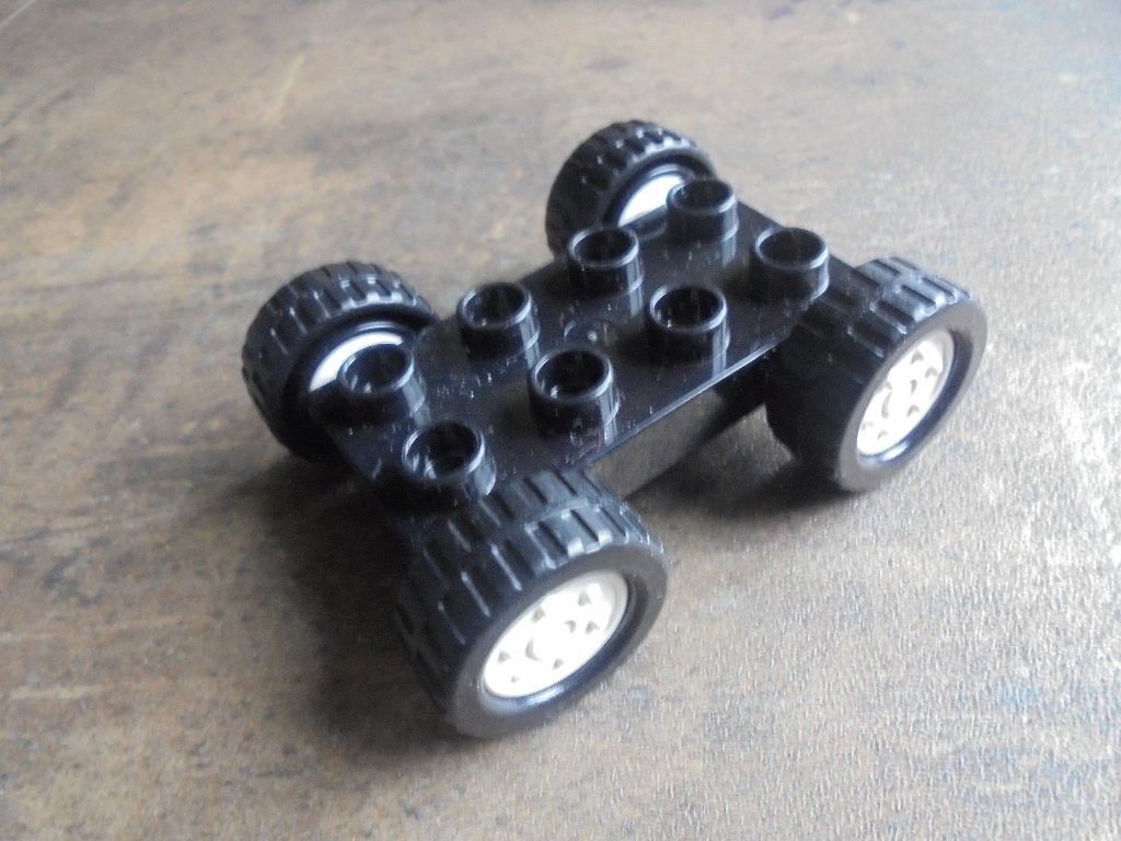Lego Duplo Car Base 2x4 with Fixed Axles (zie foto's), Ophalen of Verzenden, Gebruikt, Losse stenen, Duplo