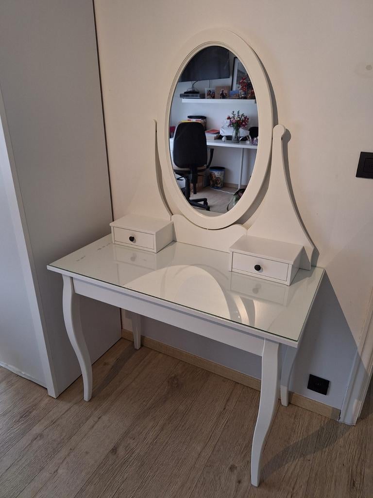 Make-up tafel met spiegel, Enlèvement