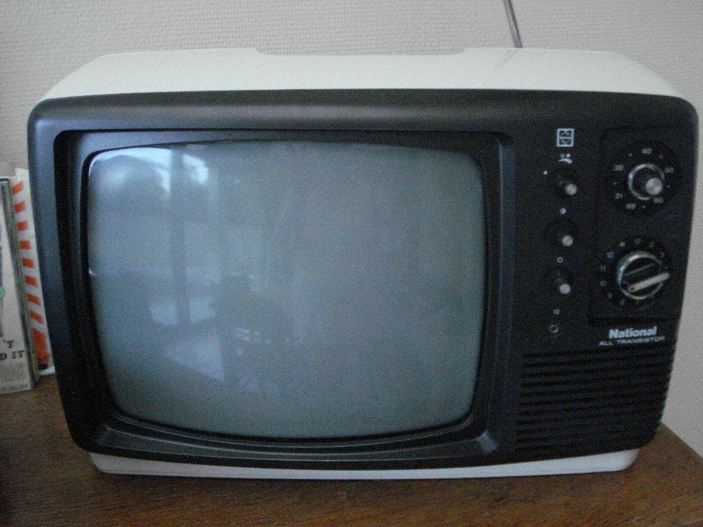Draagbare zwart wit tv, Ophalen