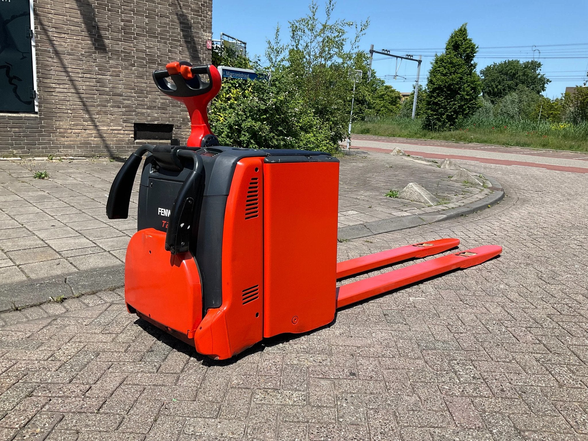 Linde T20AP 2000KG 2.40METER PALLETWAGEN / HEFTRUCK, Linde, Marconistraat 2
3133KL  Vlaardingen, NL, Yilmaz Heftrucks, Elektrisch