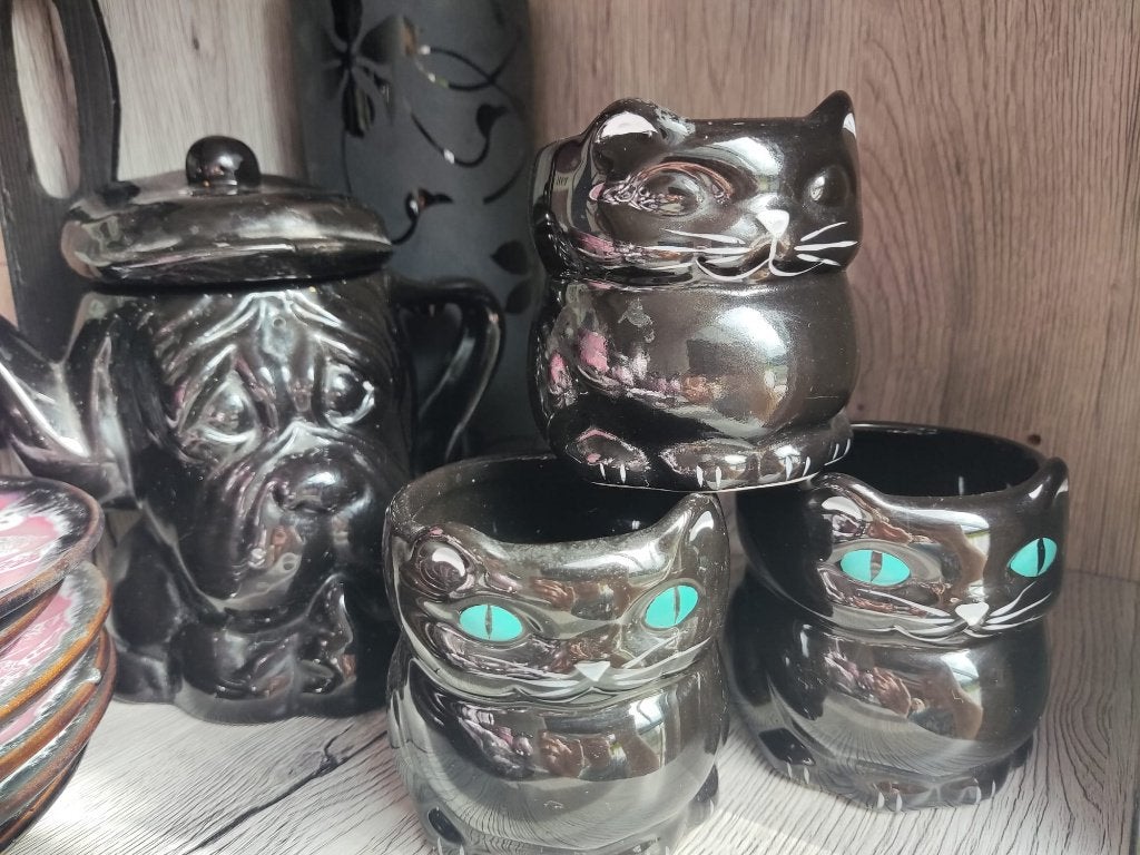 Tasses et théière vintage de chats et chien en céramique., Enlèvement, Comme neuf, Autres matériaux, Tasse et/ou soucoupe