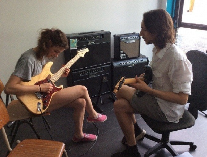 Gitaar en ukulele les voor alle leeftijden en niveaus!, Privéles, Elektrische instrumenten