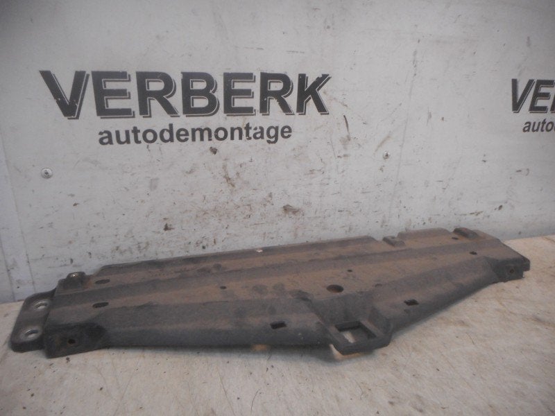 TRAVERSE SUPERIEURE CAPOT AVANT 940 I Estate (1355330), Info@volvocars.com, Volvo Car Germany GmbH, Siegburger Straße 229
50679  Köln, DE