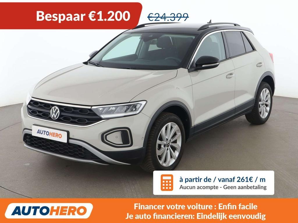 Volkswagen T-Roc 1.5 TSI ACT Life (bj 2024), 1345 kg, Stof, Beige, 5 deurs
