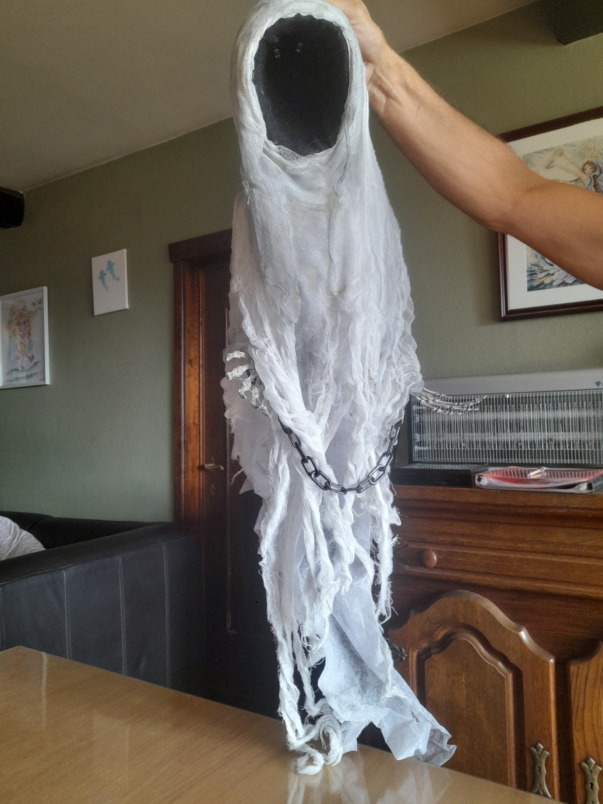 Halloween hangdecoratie, Ophalen