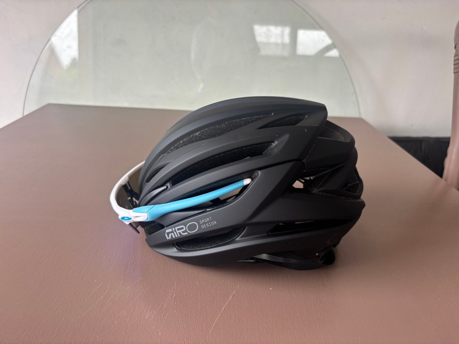 Giro fietshelm + Oakley bril + Rysel klikschoenen, Fietsen en Brommers, Fietsaccessoires | Fietshelmen, Ophalen, Zo goed als nieuw