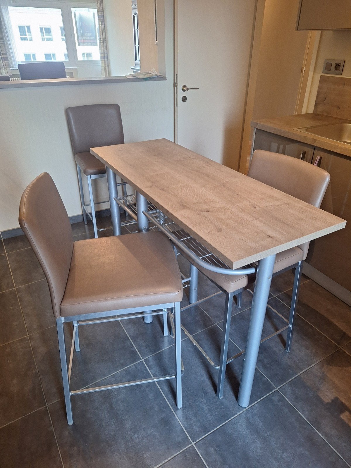 Table haute avec 3 tabourets, Huis en Inrichting, Ophalen, Nieuw